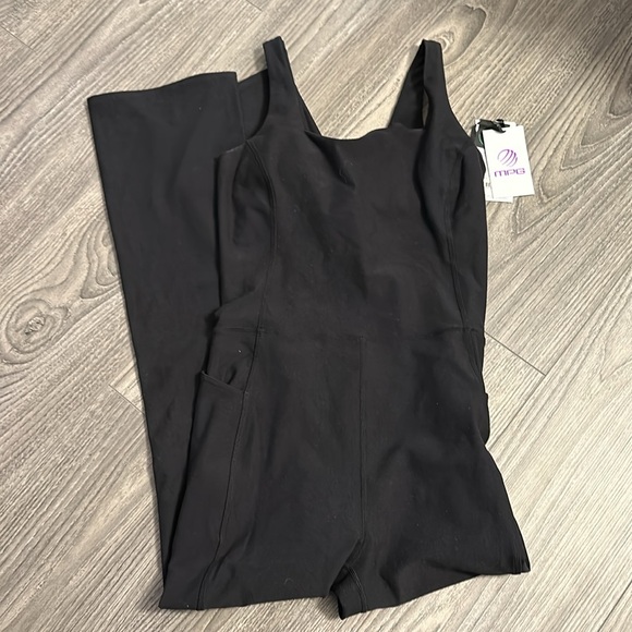 Explore Square-Neck Onesie - Picture 6 of 6